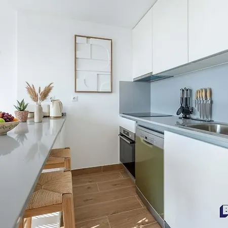 2br Modern Seaviews W Pool And Gym * Estepona
