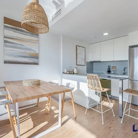 2br Modern Seaviews W Pool And Gym Appartement
