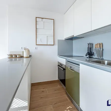2br Modern Seaviews W Pool And Gym *