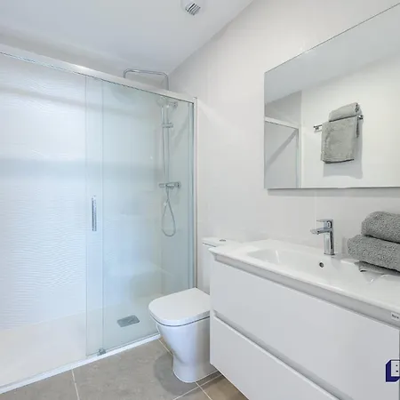 2br Modern Seaviews W Pool And Gym Appartement *