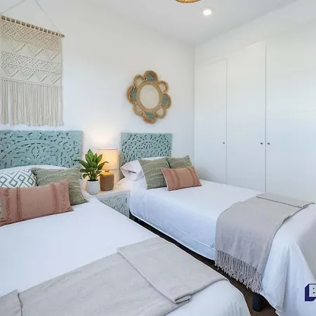 2br Modern Seaviews W Pool And Gym Estepona
